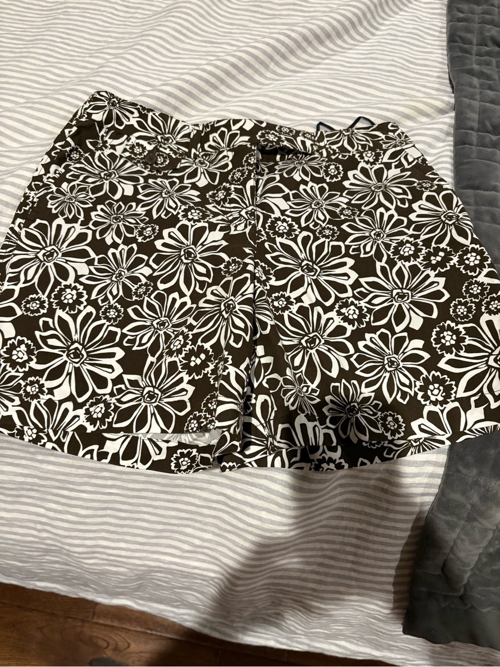Jones New York Brown and White Floral Skort Bundle 3pair